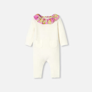 Baby girl jumpsuit in garter stitch.