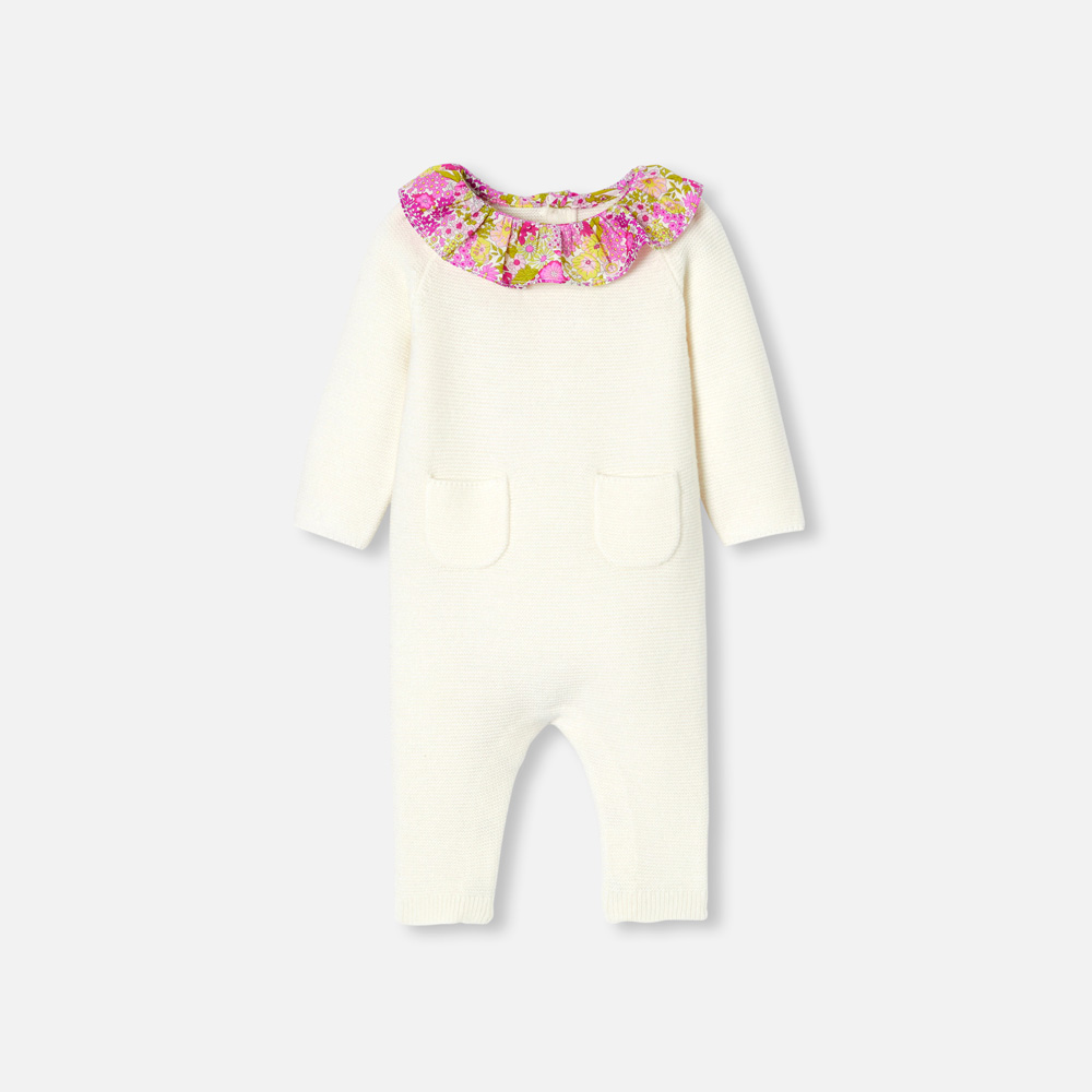 Baby girl jumpsuit in garter stitch.