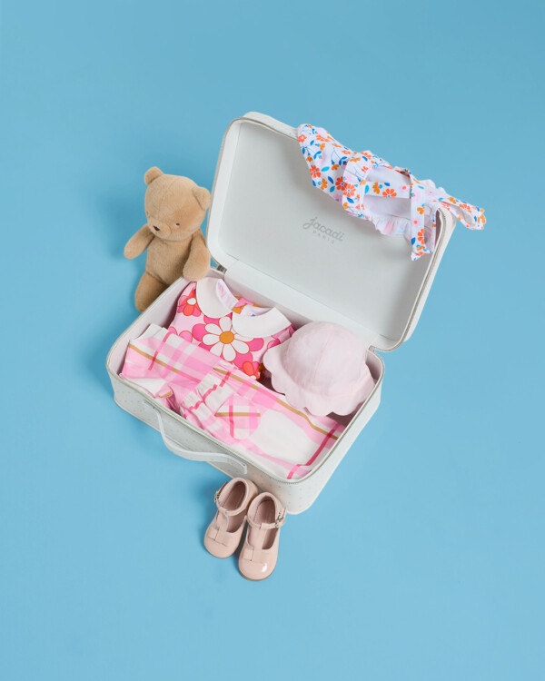🐻 The little ones' summer suitcase is being packed… and it’s nothing short of a hidden treasure.
Delicious shades, refined pieces, and a gentle teddy bear:
Jacadi reinvents the essentials of a chic, tender, and joyful summer.🐻 La valise d'été des petits se prépare… et elle a tout d’un grand trésor.
Des teintes gourmandes, des pièces soignées, un ourson bienveillant :
Jacadi réinvente les essentiels d’un été chic, tendre et joyeux.

jacadilebanon jacadi
