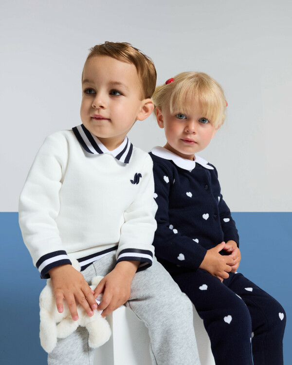 Comfortable fabrics, carefully tailored cuts,
and all of Jacadi’s high standards to accompany little ones on their way to nurseryDes matières confortables, des coupes soignées,
et toute l’exigence Jacadi pour accompagner les tout-petits sur le chemin de la crèche.

jacadileabnon  jacadi